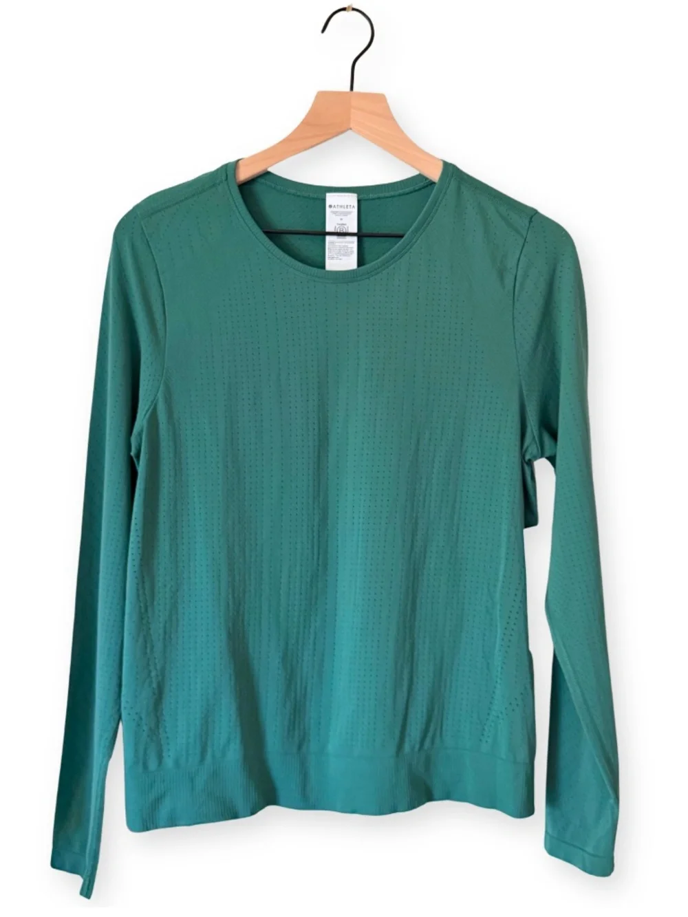 ATHLETA NWT In Motion Seamless Top | Long Sleeve Workout Top 40+ UV Green Medium - Picture 2 of 4